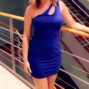 Blue dress over one shoulder💁🏼‍♀️❤️
